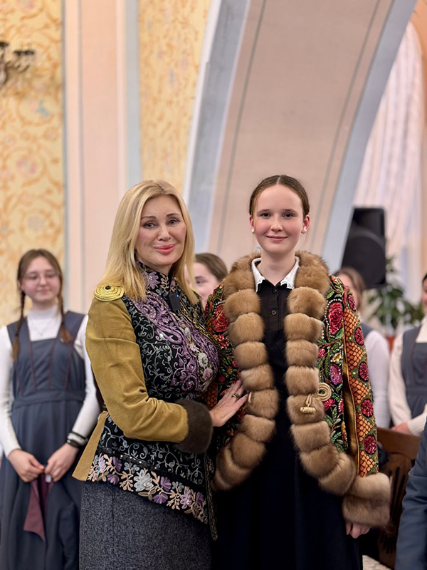 Виктория Цыганова посетила Николо-Сольбинский монастырь и пообщалась со студентками православного колледжа