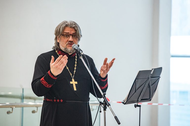 Мы «залипаем» вместо того, чтобы жить. Директор фестиваля «Артос» о синдроме напрасно прожитого дня