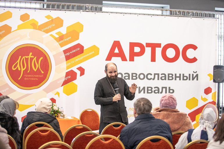 Мы «залипаем» вместо того, чтобы жить. Директор фестиваля «Артос» о синдроме напрасно прожитого дня