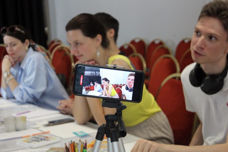 Мы «залипаем» вместо того, чтобы жить. Директор фестиваля «Артос» о синдроме напрасно прожитого дня