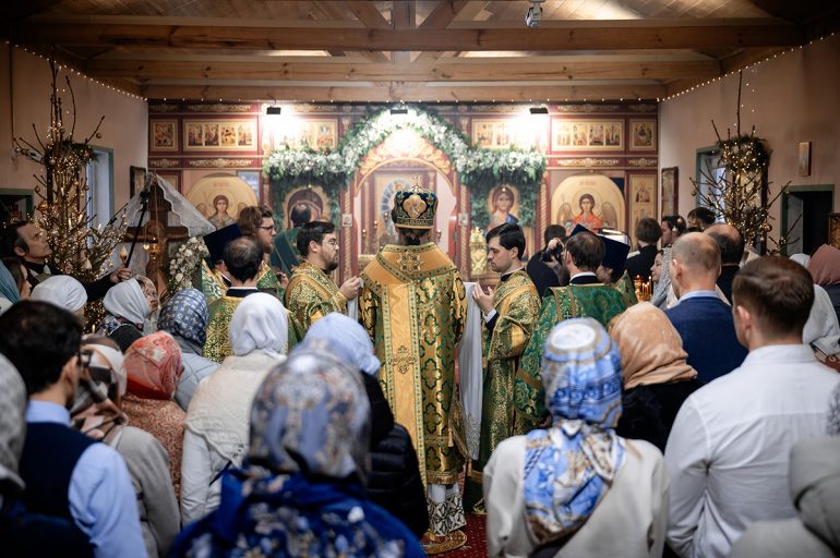 В день памяти преподобного Серафима Саровского состоялось архиерейское богослужение на Патриаршем подворье в Рассказовке