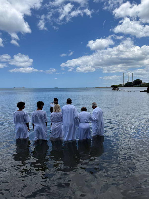 Патриарший экзарх Африки крестил шестерых жителей Маврикия в Индийском океане