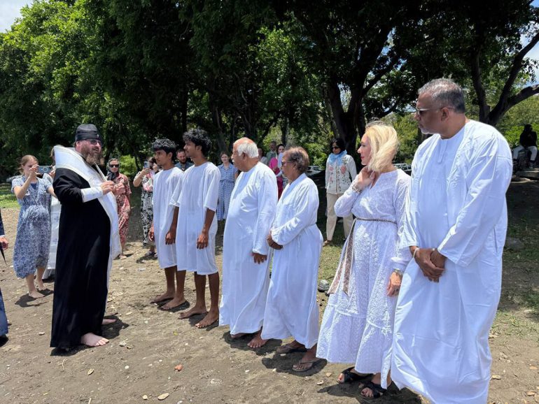 Патриарший экзарх Африки крестил шестерых жителей Маврикия в Индийском океане