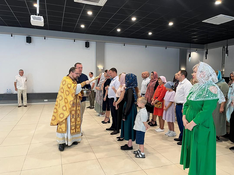 В Гвинее впервые состоялась православная Рождественская служба: некоторые соотечественники ждали этого 40 лет