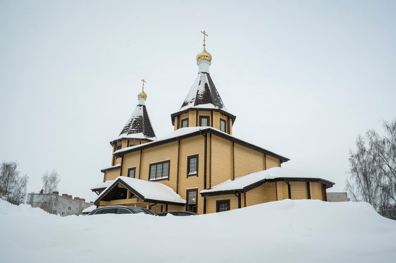 В Нижегородской области освятили храм, благоукрашенный в стиле городецкой росписи