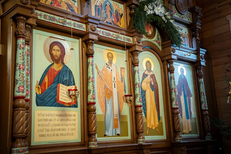 В Нижегородской области освятили храм, благоукрашенный в стиле городецкой росписи