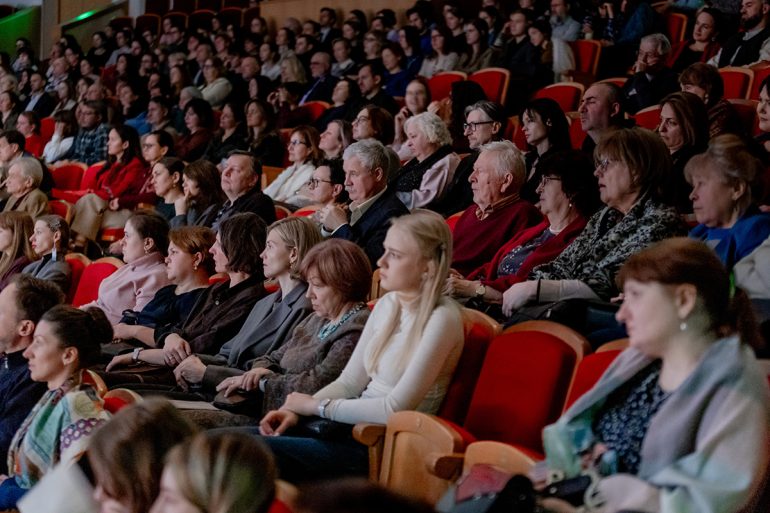 К 545-летию Стояния на Угре в Москве представили спектакль «Царь и Бог»