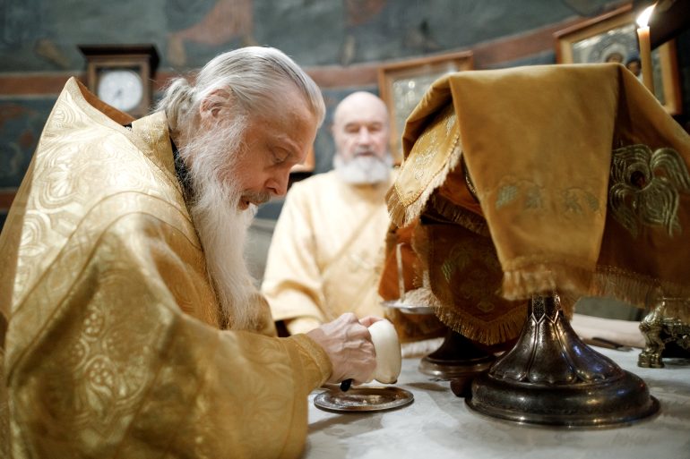 Литургия святителя Василия Великого: структура и особенности