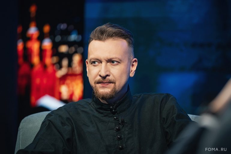 «Друг погиб на войне и воскрес — не это ли чудо?» Парсуна поэта и музыканта Ильи Оленева