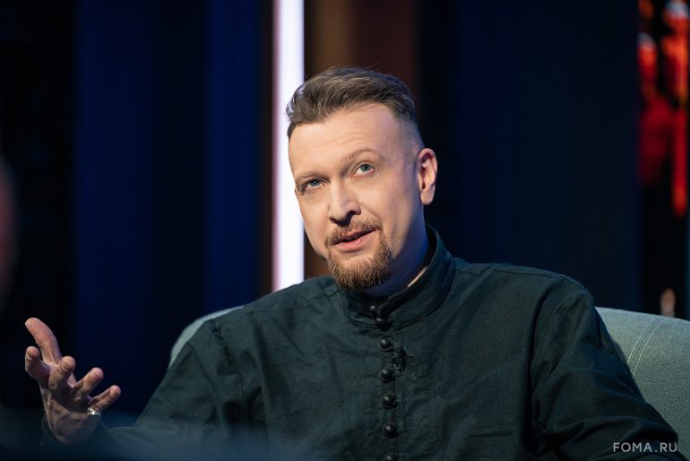 «Друг погиб на войне и воскрес — не это ли чудо?» Парсуна поэта и музыканта Ильи Оленева