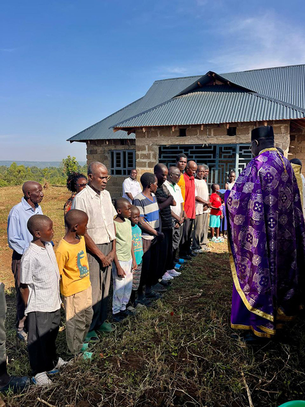 На русском приходе в Кении в православие крестили 33 человека