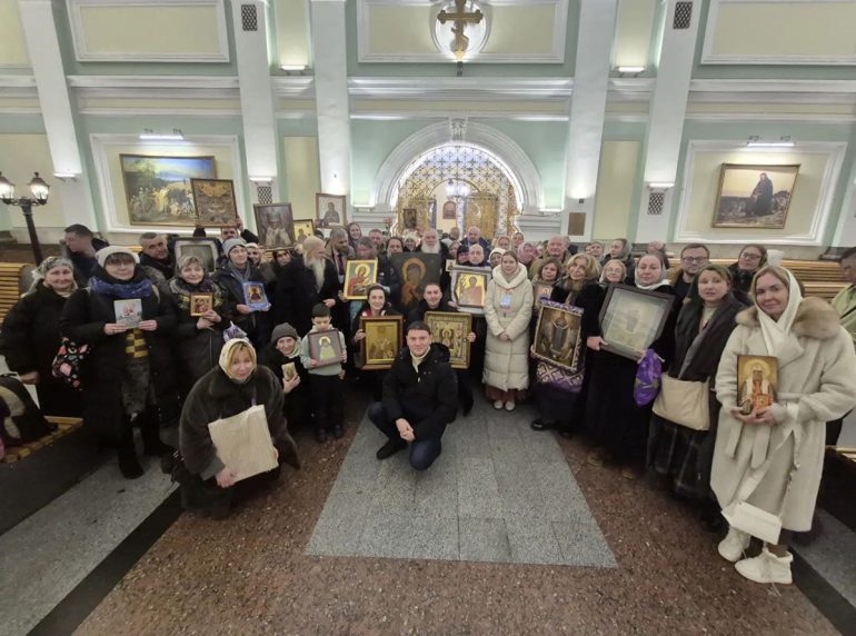 По вокзалам Москвы в 12-й раз прошел крестный ход с молебнами: его участники выразили желание совершать шествие уже дважды в год