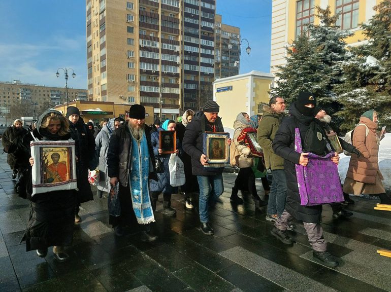 По вокзалам Москвы в 12-й раз прошел крестный ход с молебнами: его участники выразили желание совершать шествие уже дважды в год