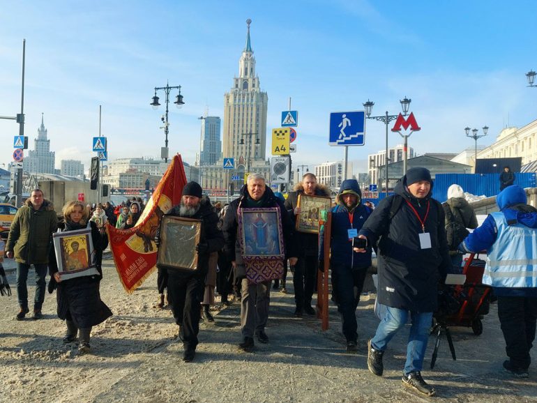 По вокзалам Москвы в 12-й раз прошел крестный ход с молебнами: его участники выразили желание совершать шествие уже дважды в год