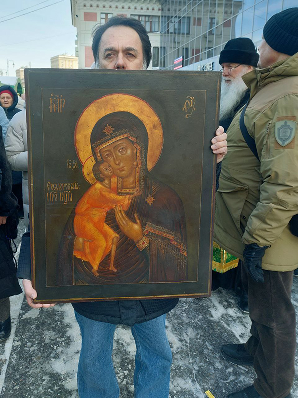 По вокзалам Москвы в 12-й раз прошел крестный ход с молебнами: его участники выразили желание совершать шествие уже дважды в год