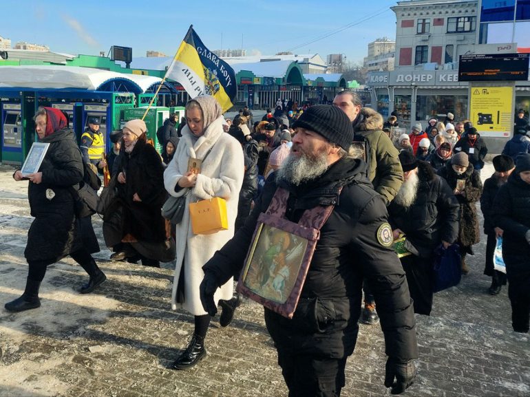 По вокзалам Москвы в 12-й раз прошел крестный ход с молебнами: его участники выразили желание совершать шествие уже дважды в год