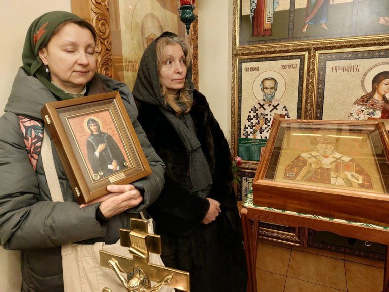 По вокзалам Москвы в 12-й раз прошел крестный ход с молебнами: его участники выразили желание совершать шествие уже дважды в год