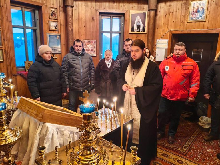 На Шпицбергене помолились об упокоении погибших 30 лет назад в авиакатастрофе