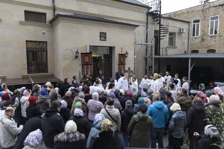 В Баку освятили масштабно отреставрированный 100-летний собор Рождества Богородицы