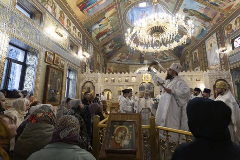 В Баку освятили масштабно отреставрированный 100-летний собор Рождества Богородицы