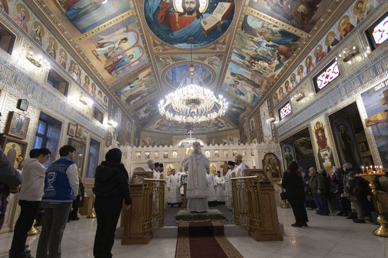 В Баку освятили масштабно отреставрированный 100-летний собор Рождества Богородицы