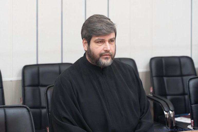 В Тольятти наградили протодиакона, который спас замерзавшего в снегу мальчика