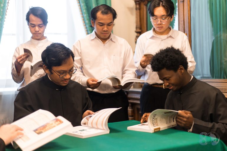 Издан первый спецучебник русского языка для семинаристов-иностранцев