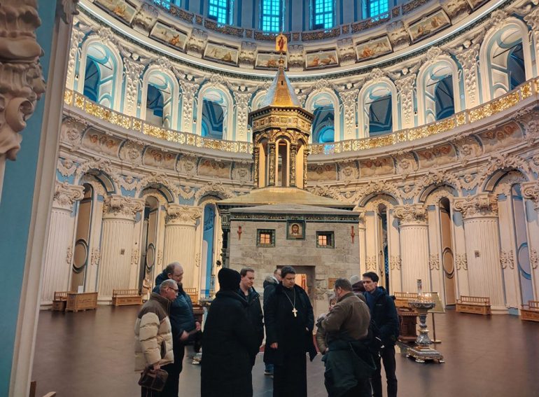 Подопечные приюта «Теплый прием» познакомились со святынями Ново-Иерусалимского монастыря