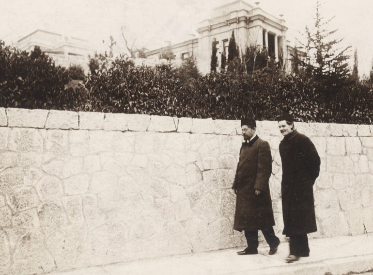 Литературный музей представил выставку-диалог о сложных взаимоотношениях Чехова и Горького