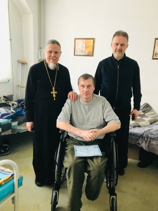 Подопечный приюта для бездомных «Теплый прием» принял Таинство Крещения