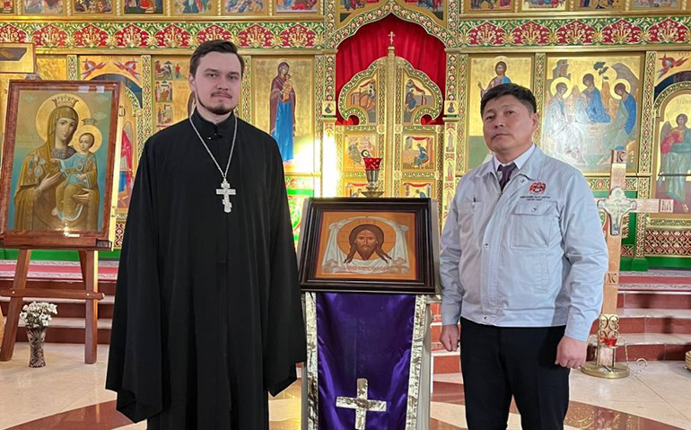Мэр Улан-Батора посетил русский храм и познакомился с историей православия в Монголии