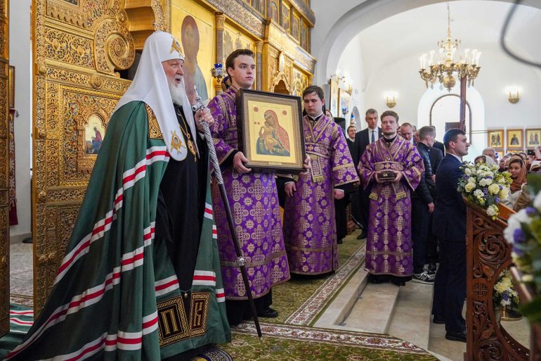 Патриарх Кирилл освятил храм Успения Пресвятой Богородицы в Матвеевском, приход которого несет широкое социальное служение