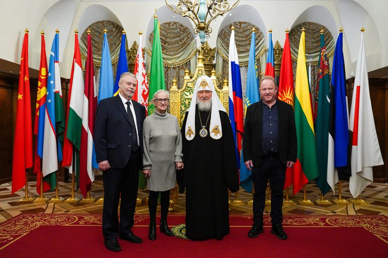 Патриарху Кириллу вручили знак лауреата просветительской премии «Знание»