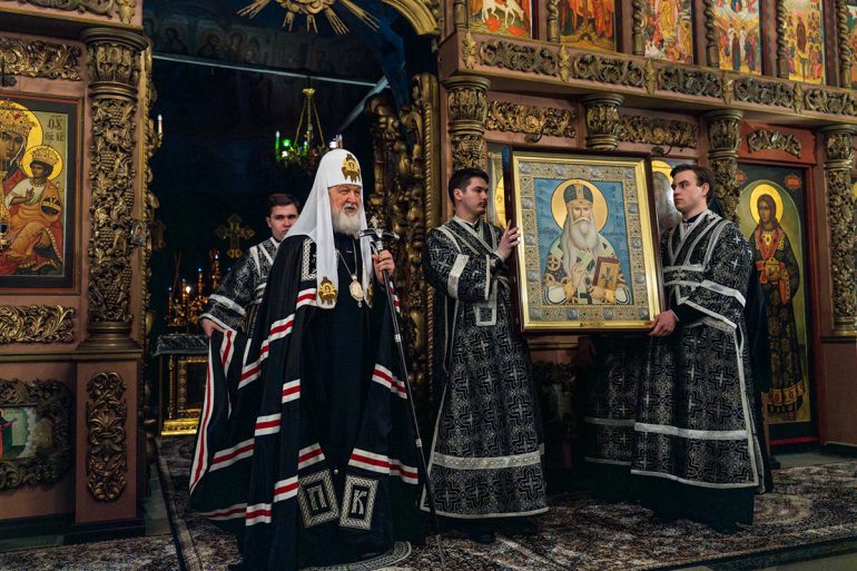 Патриарх Кирилл передал Высоко-Петровскому монастырю икону святителя Серафима (Соболева), окормлявшего русских в Болгарии