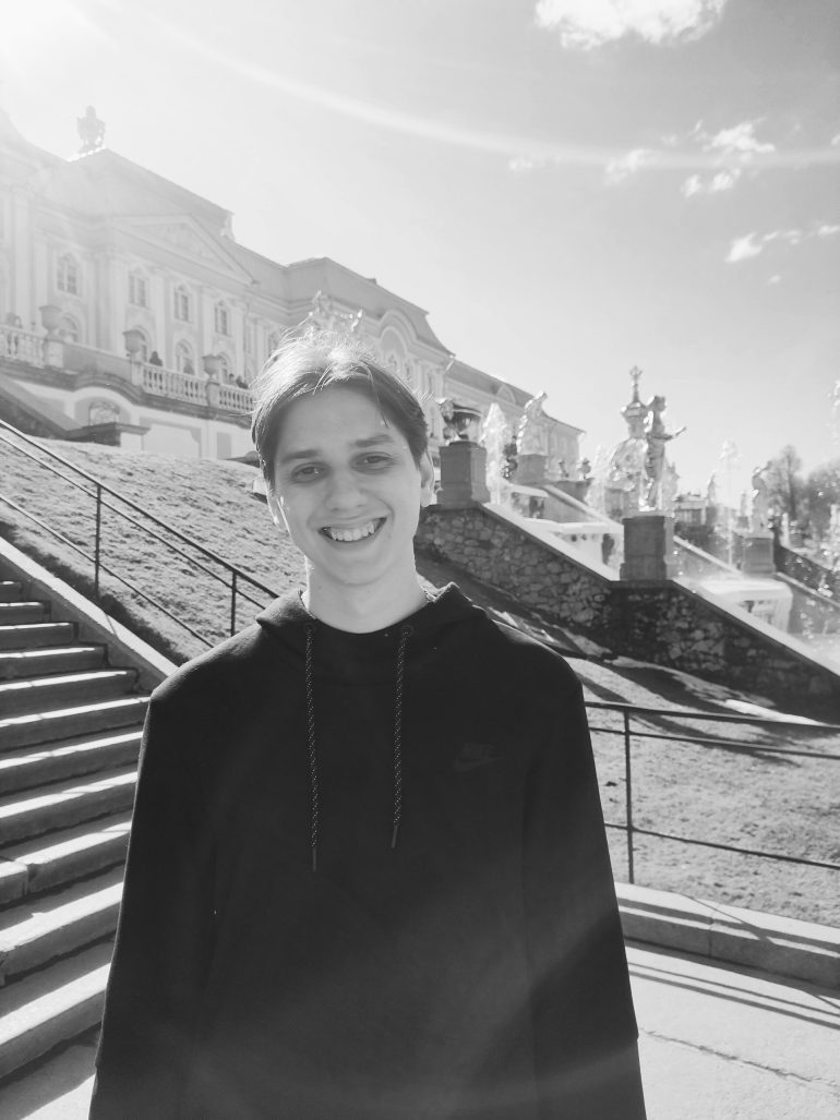 Я считал себя настолько грешным, что не мог зайти в храм