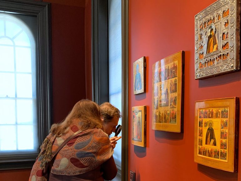 Мост между материками: в американском Клинтоне показывают уникальные русские иконы