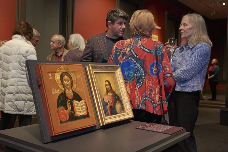 Мост между материками: в американском Клинтоне показывают уникальные русские иконы