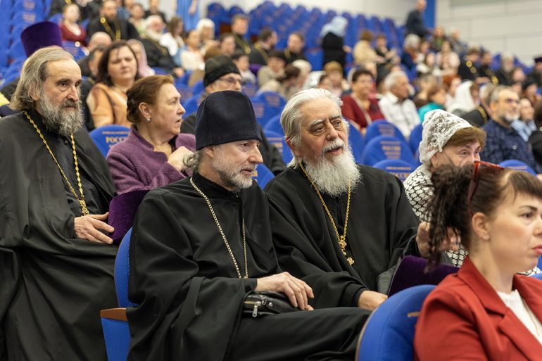 Стереоспектакль по мотивам публикаций журнала «Фома» посмотрели в Пятигорске