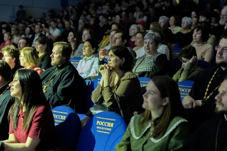 Стереоспектакль по мотивам публикаций журнала «Фома» посмотрели в Пятигорске