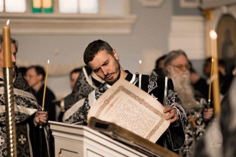 Утреня с чтением 12 евангелий: как устроено богослужение