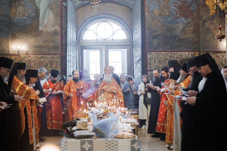 Что и как служат на Радоницу?