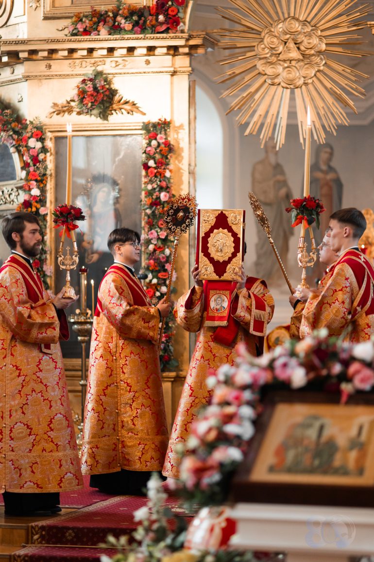 Пасха продолжается: что служат по-пасхальному 40 дней после Пасхи