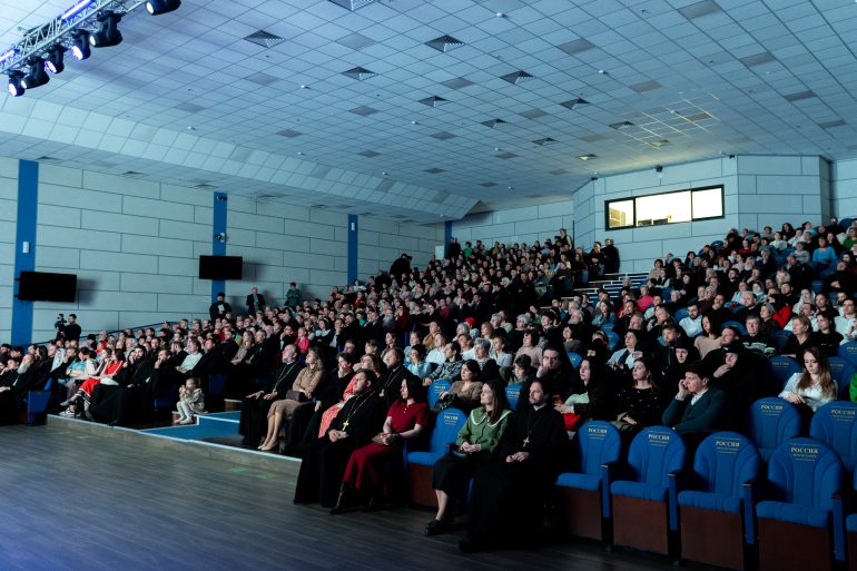 Стереоспектакль по мотивам публикаций журнала «Фома» посмотрели в Пятигорске