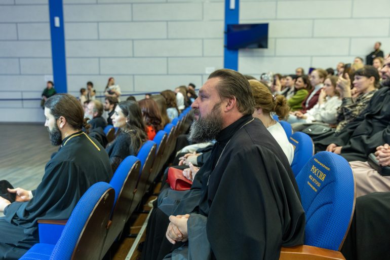 Стереоспектакль по мотивам публикаций журнала «Фома» посмотрели в Пятигорске