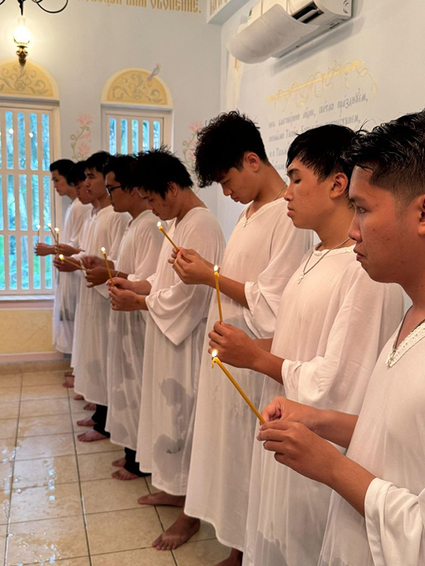 В Хошимине в православие крестили восемь жителей Вьетнама