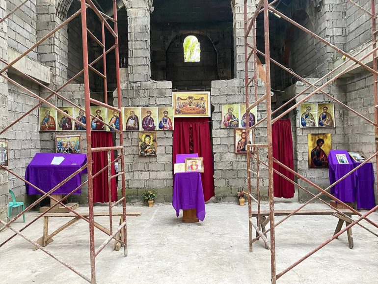 В строящемся храме апостола Фомы на острове Минданао совершили первую Литургию