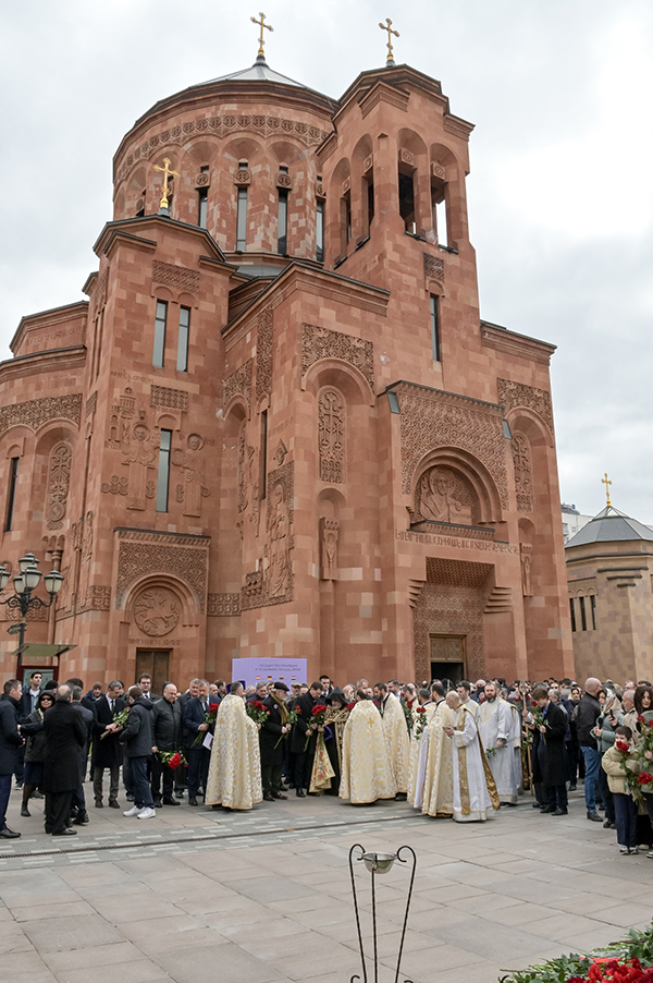 Обрели бессмертие, сохранив неугасимую любовь ко Христу: в Москве почтили память жертв геноцида армян