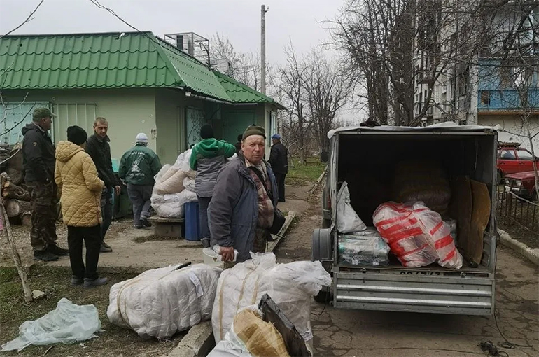 Патриаршая гуманитарная миссия начала помогать жителям Красногоровки в Донбассе