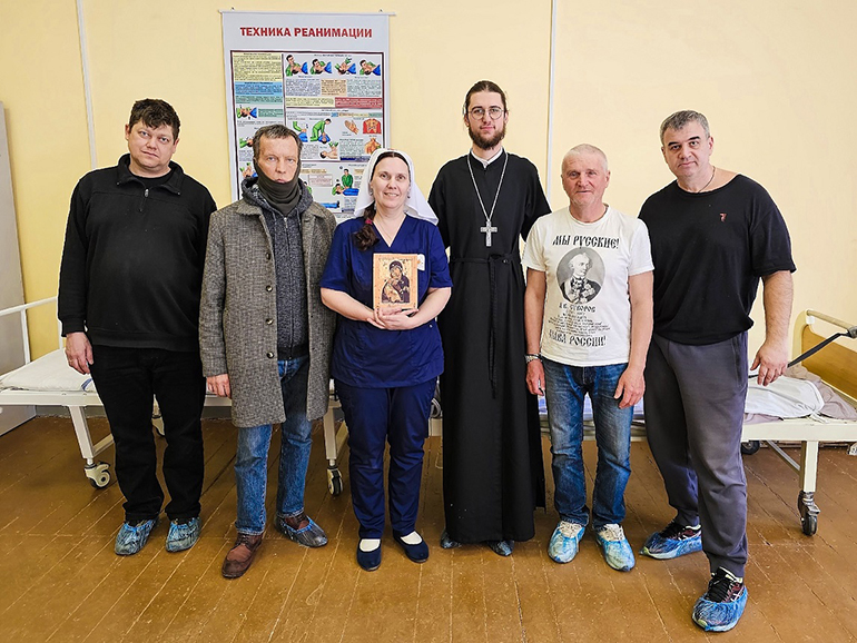Больница святителя Алексия впервые обучила уходу за пациентами участников православного братства