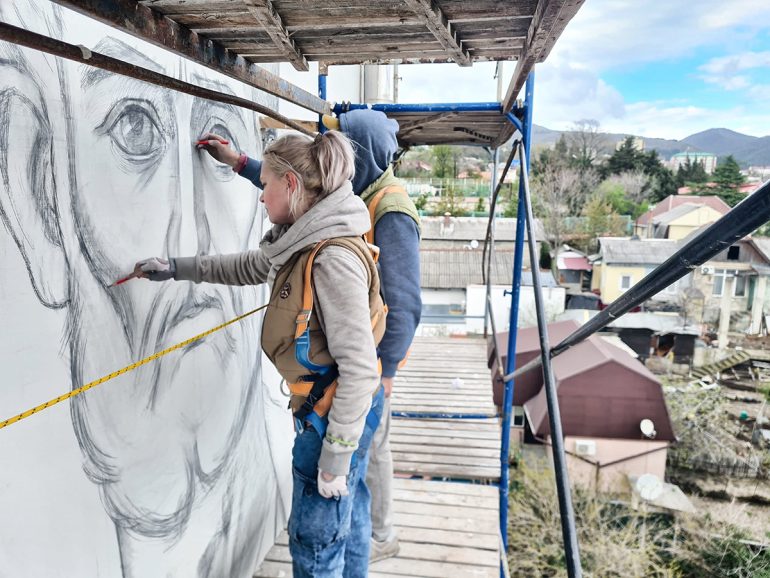 В Туапсе создают масштабный мурал с изображением апостола Симона Канонита